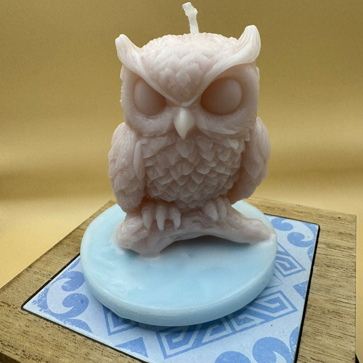 Owl-shaped candle 