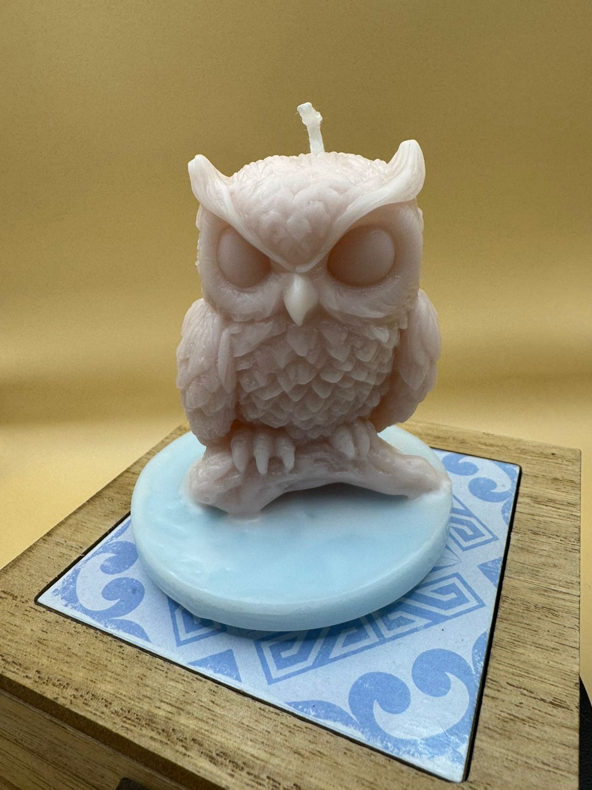 Owl-shaped candle 